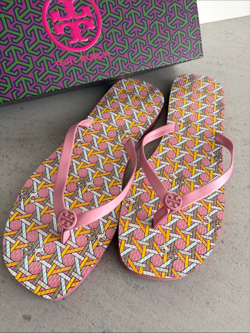 NEW Tory Burch Pink Caning Logo Geo 650 Flip Flops Size 9 - Picture 3 of 10